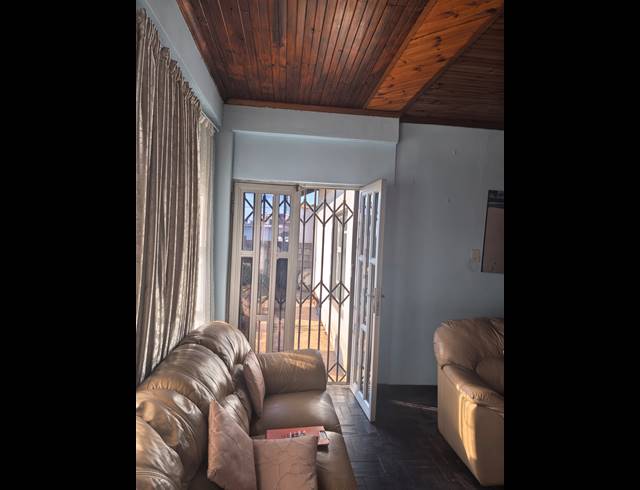 4 BEDROOM HOUSE TO LET IN UMLAZI V